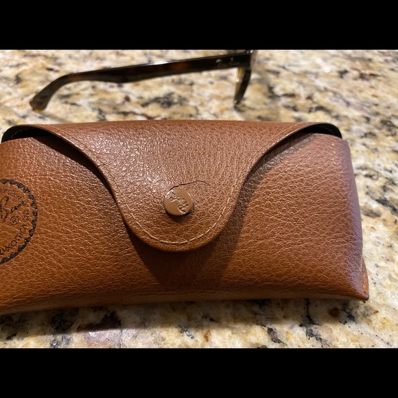 Ray-Ban Sunglasses - Picture 6 of 10